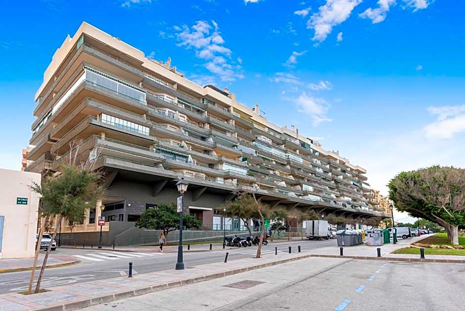 Cozy beachfront apartment in Fuengirola by Costarentals - Ref 25