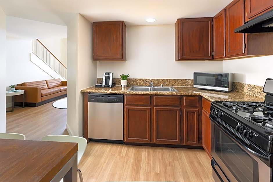 The Anza - A Calabasas Hotel