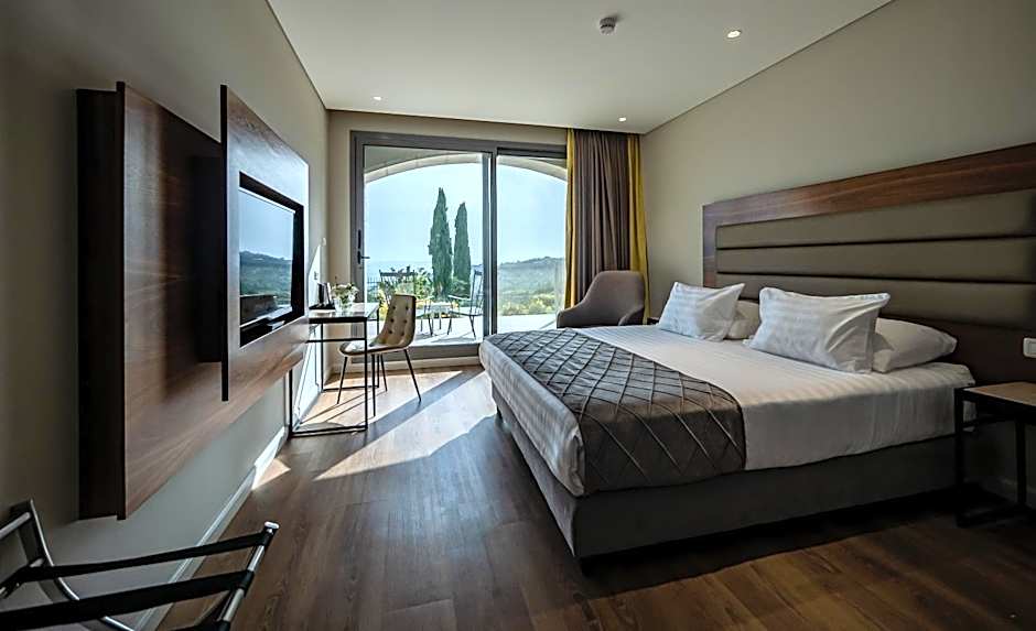Golden Crown Hotel