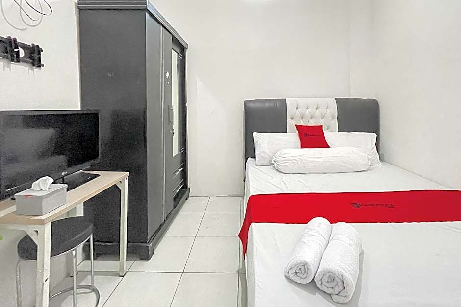 RedDoorz near Karawang Central Plaza