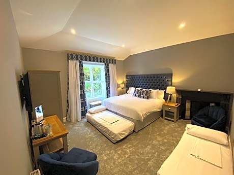 Family King or Twin Room with Spa Bath