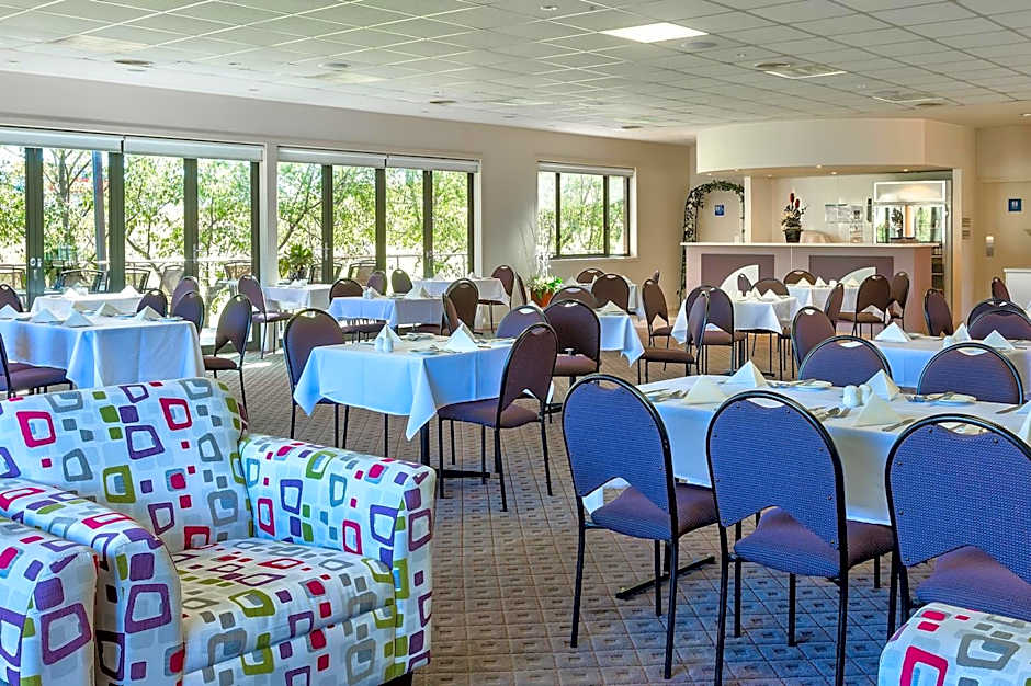 Blazing Stump Motel & Suites