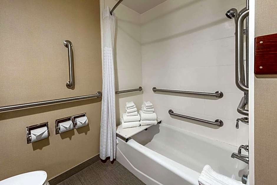 Comfort Inn & Suites Pittsburgh