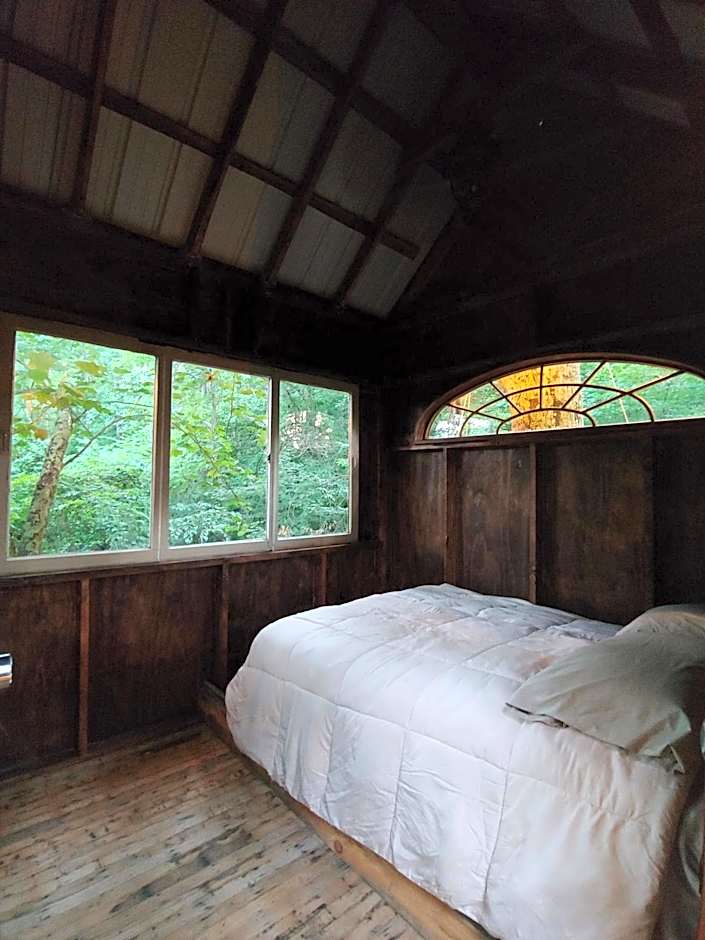 Lost River Hostel
