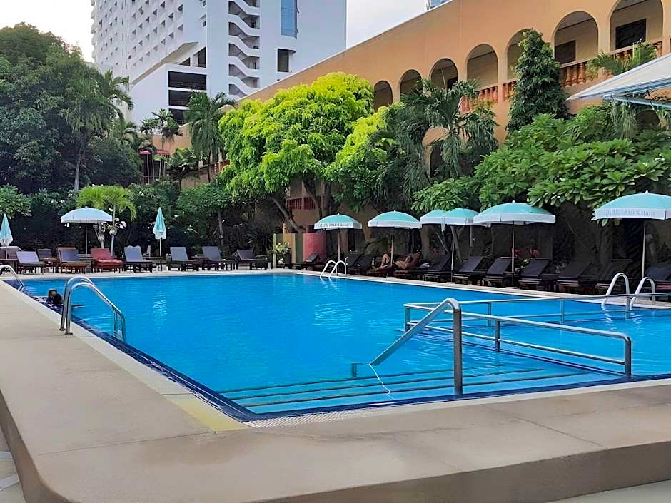 Sabai Inn nearby Central Marina