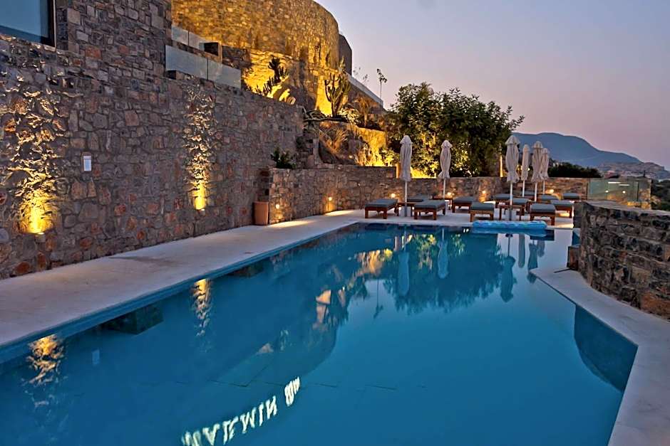 Royal Marmin Bay Boutique & Art Hotel