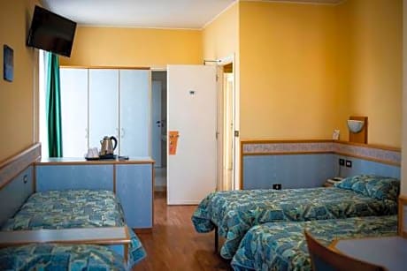 Quadruple Room with Bathroom