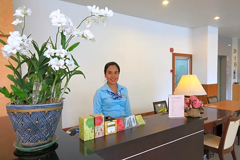 J Town serviced Apartments&hotel