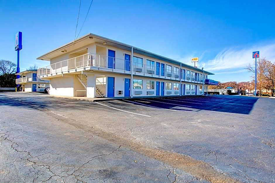 Motel 6-Murfreesboro, TN