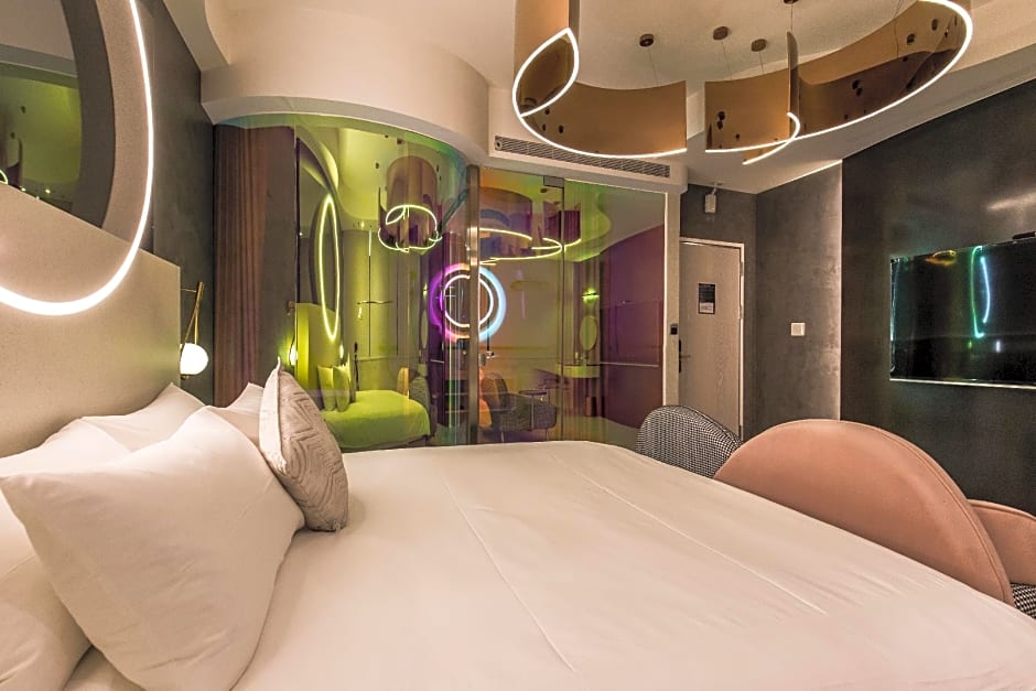 Photo 1 of 11 of Rainbow Room with Double Bed