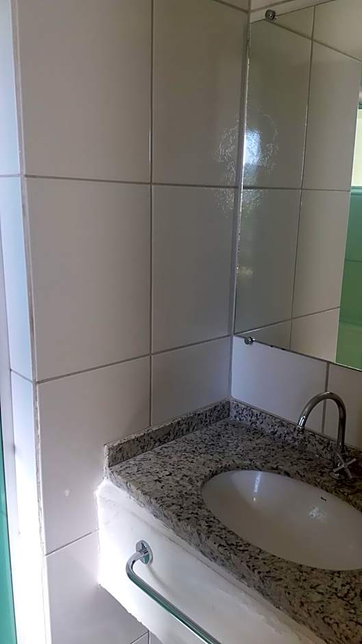 Golden dolphin Express 5pessoas mais 1 criança até 5 anos com toalhas e roupas de cama,lençóis, travesseiros e fronhas e 3 parques aquáticos termais limpeza impostos e taxas já incluso