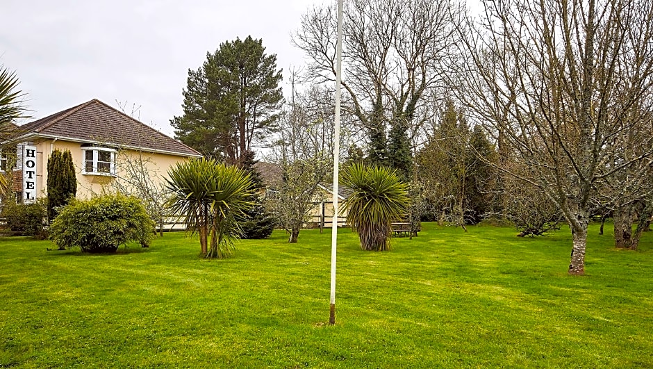 Cedar Lodge Hotel & Restaurant