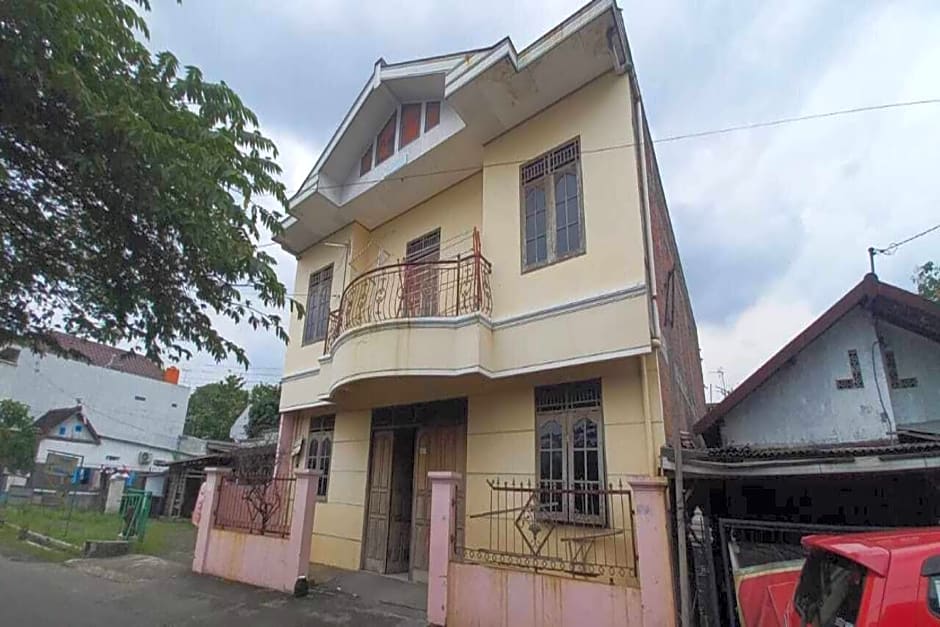 SPOT ON 92434 Puri Kasih Guest House