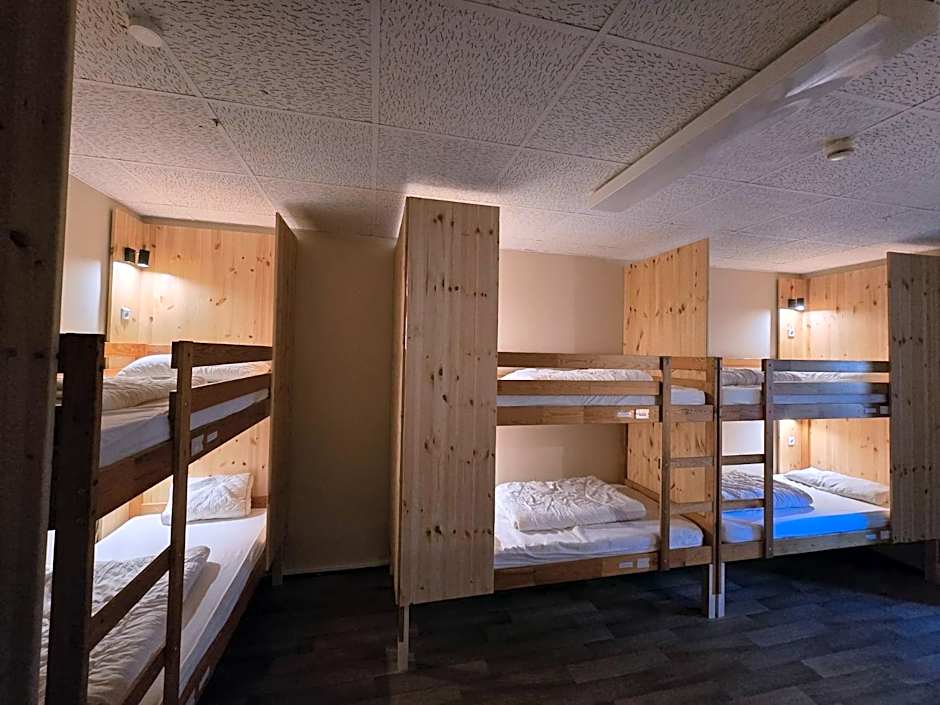 Max Hostel