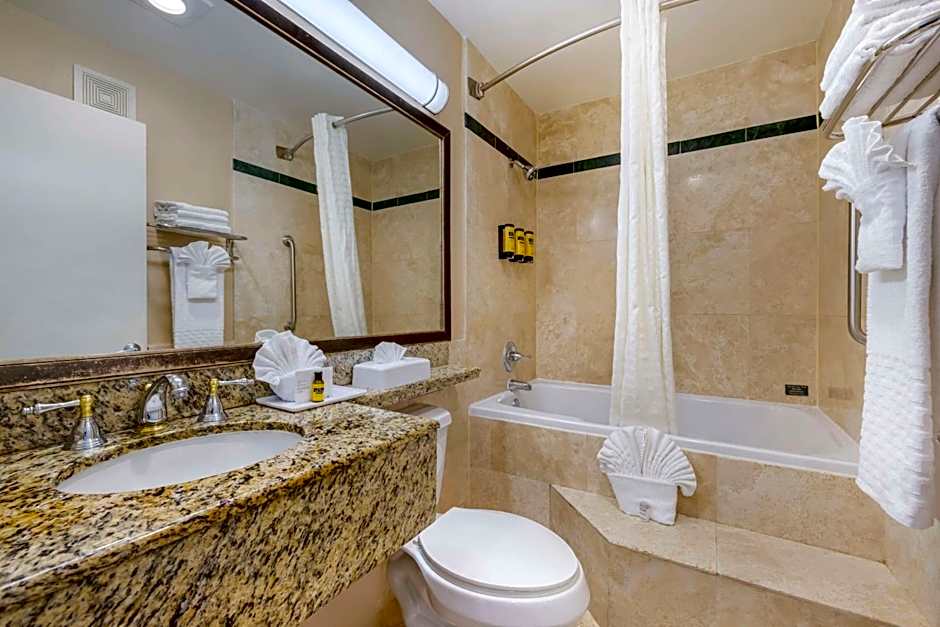 Best Western Plus Marina Shores Hotel