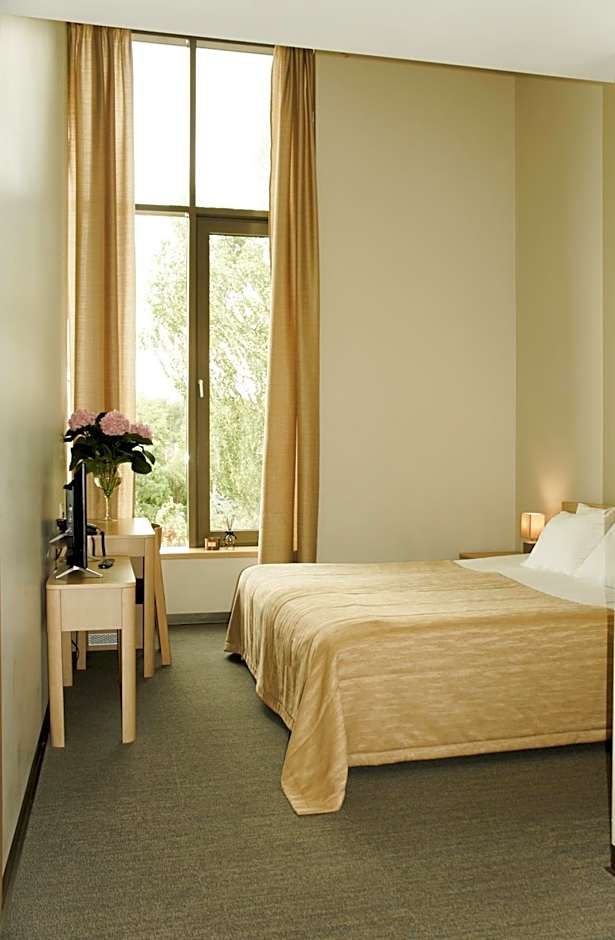 Zaliasis slenis - Self check-in hotel - Free parking