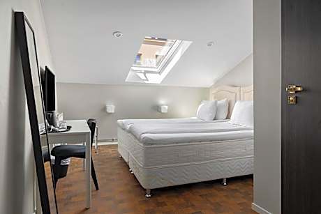 Economy Twin Room - Non-Smoking