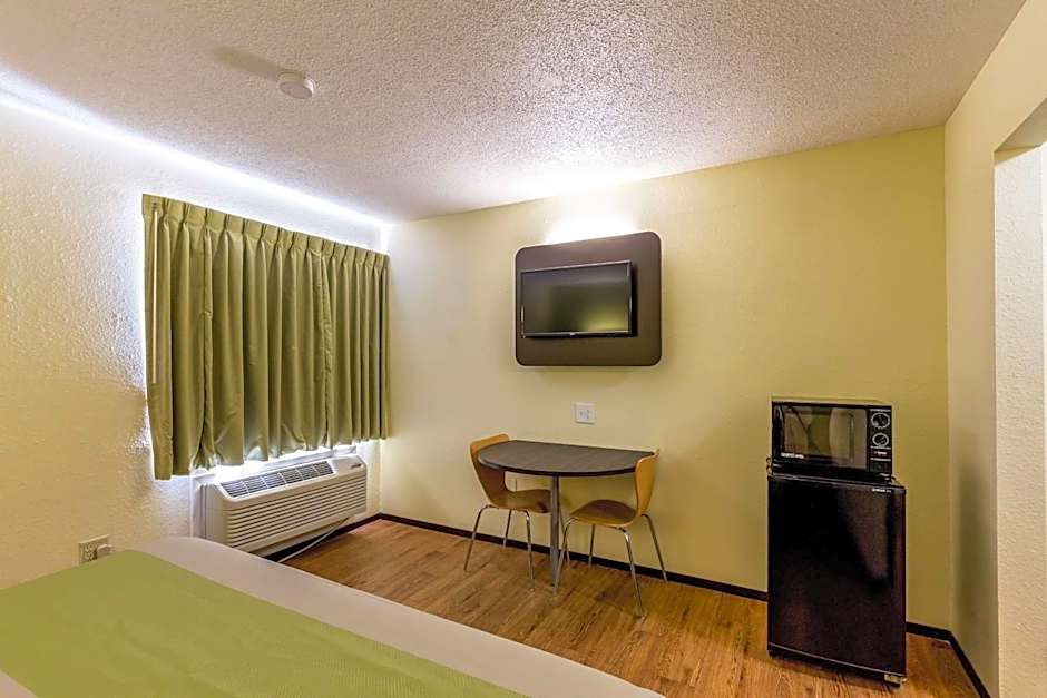 Motel 6-Troy, IL
