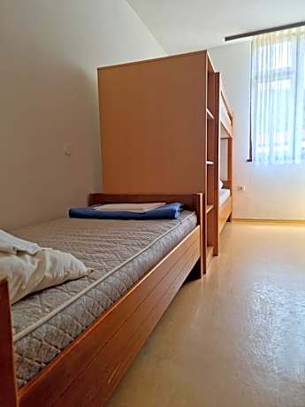 Basic Triple Room with Shared Bathroom