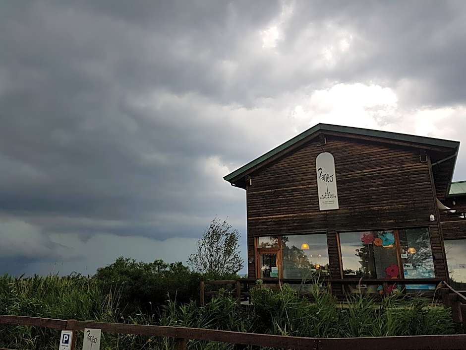 Hotel Caneo