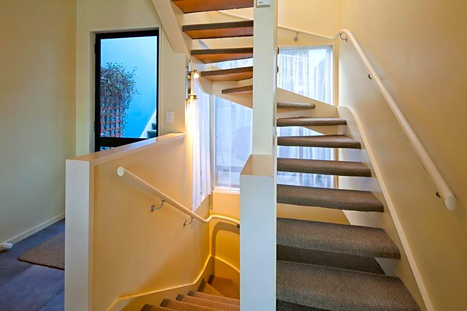 Spinnaker Bay Apartments