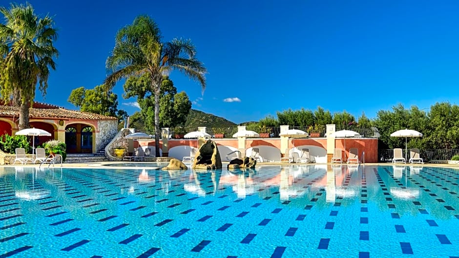 Colostrai Hotel Club