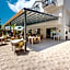Magic Tulip Hotel