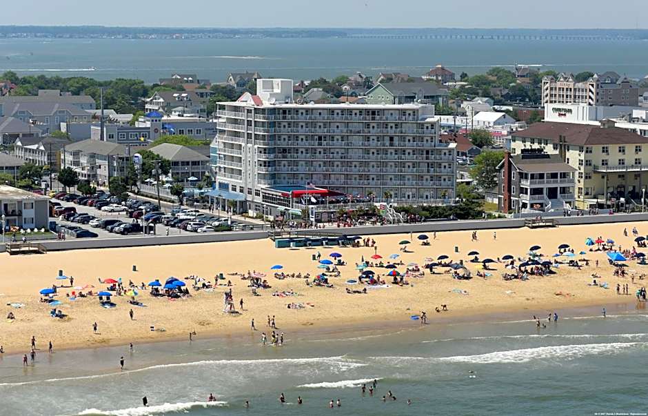 Commander Hotel & Suites