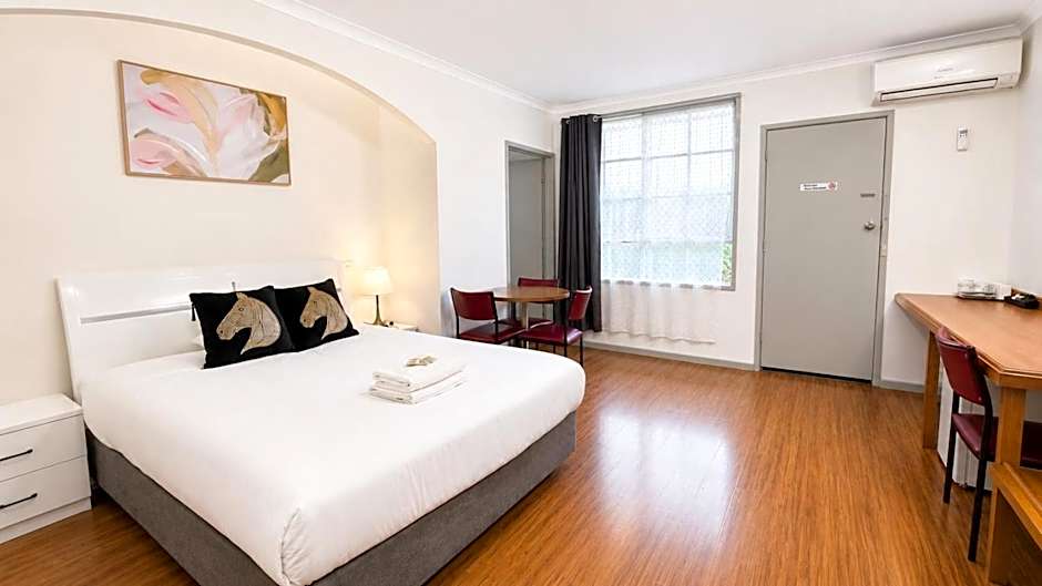 Beaconsfield Lodge Motel