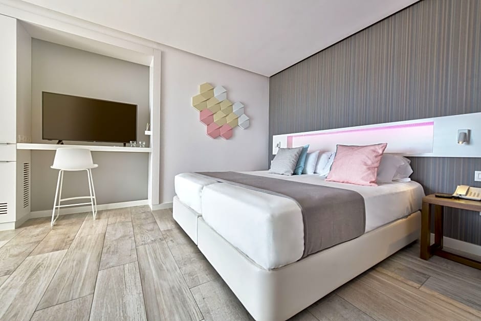 Photo 1 of 11 of 1 Twin Bed and 1 Sofabed, Terrace