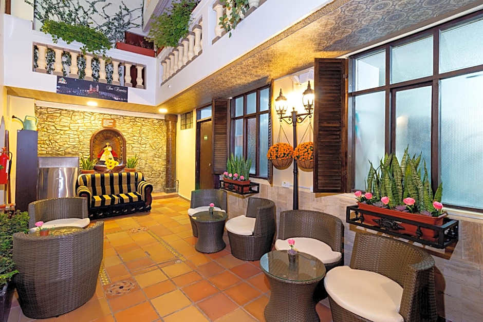 Friends Hotel & Rooftop