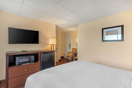 King Room - Non Smoking/Exterior Hall