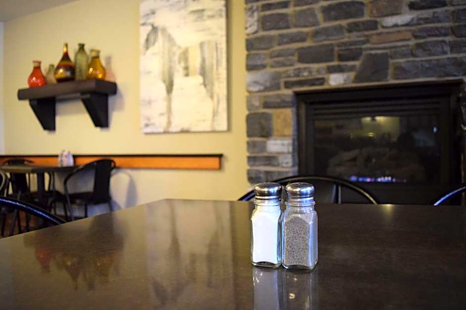 Pocaterra Inn & Waterslide