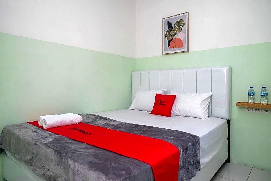 RedDoorz @ Paduka Hotel Kartasura