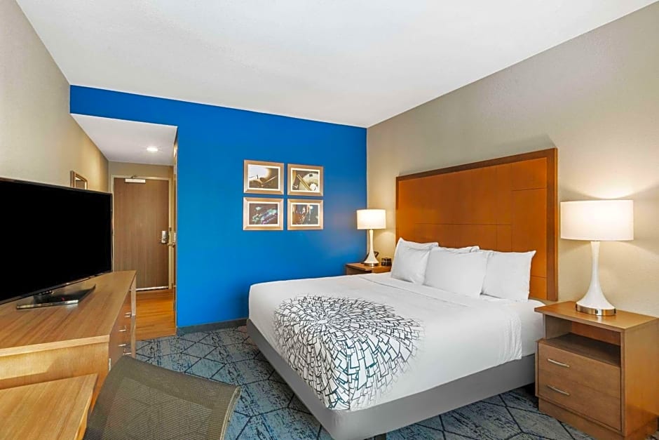 La Quinta Inn & Suites by Wyndham Kansas City Beacon Hill