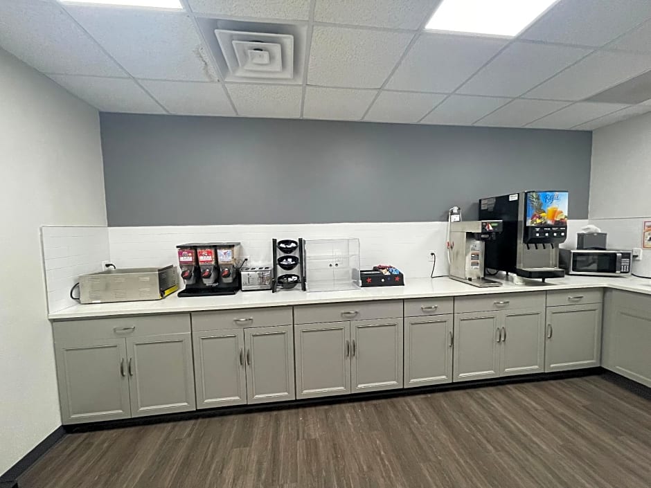 Days Inn by Wyndham Manitowoc