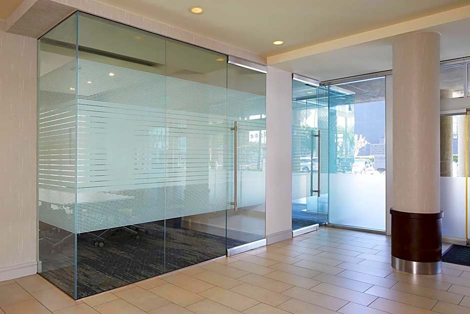 Courtyard by Marriott Los Angeles LAX/Century Boulevard