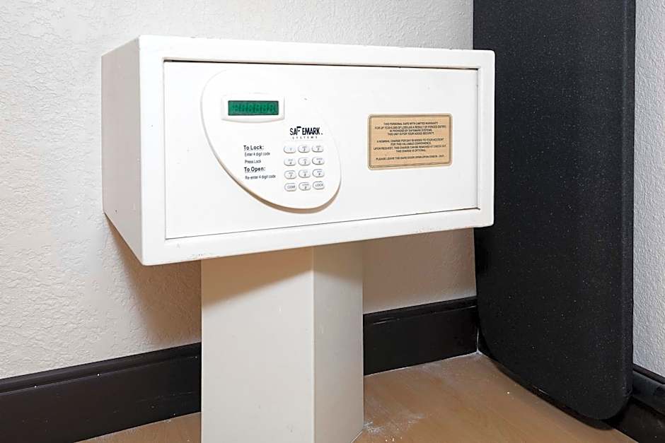 Red Roof PLUS+ Jacksonville - Southpoint