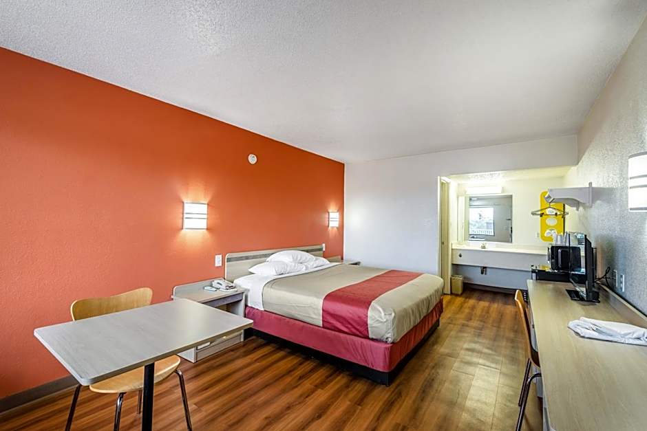 Motel 6-Anniston, AL