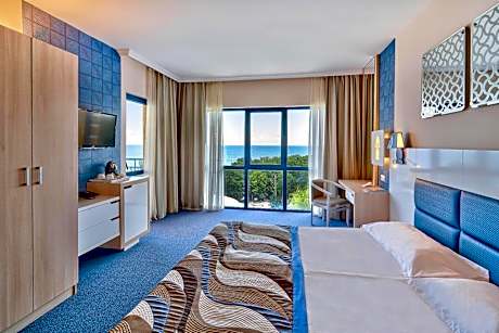 Double Room with Sea View – Free Beach & Aquapark Access