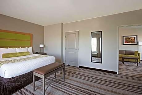 Deluxe Family Suite - Mobility Access