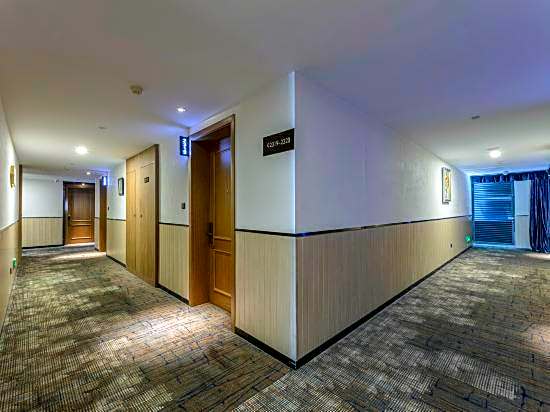 Qingteng Yisu Hotel (Beilun Yintai Chengzhonghe Road Subway Station Store)