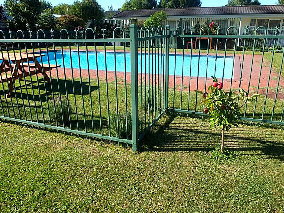 Colonial Court Motel