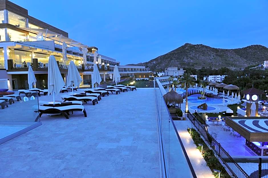 Bellazure Hotel