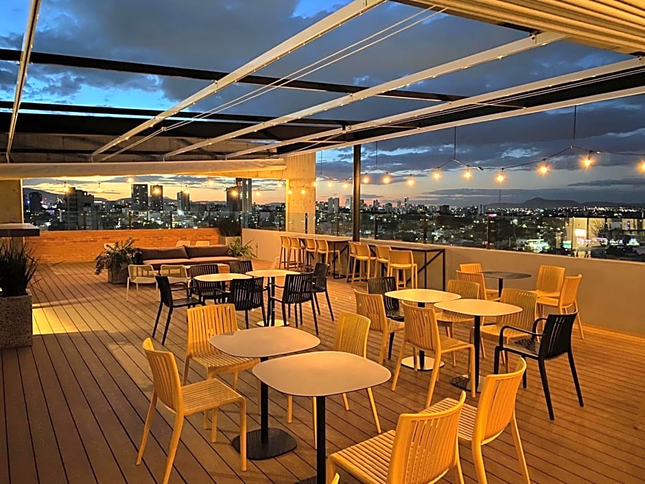 Loft In The Heart Of Americana, Have An Artsy Stay