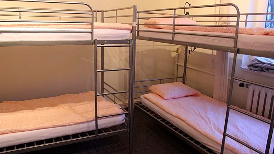 Hotelik Okęcie 39 - Nocleg i Parking Blisko Lotnisko Okęcie