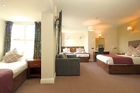 Family Room (2 Adults + 3 Children)