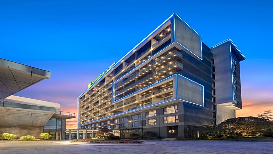 Holiday Inn Express Tengchong Hot Spring By IHG