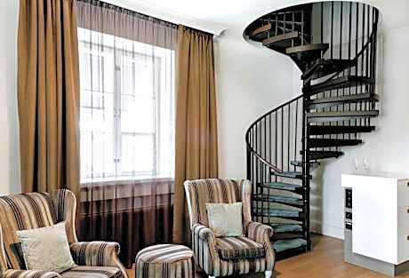 One-Bedroom Plaza Suite