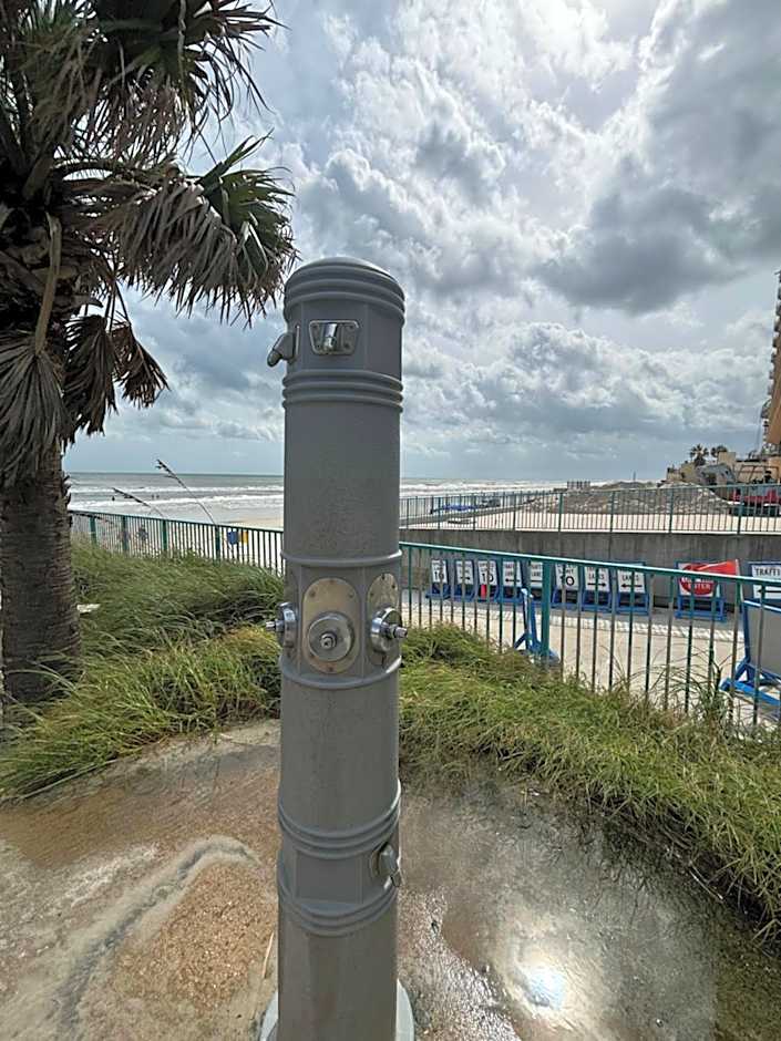 Cozy Studio Suite Near Beach w Kitchenette #3